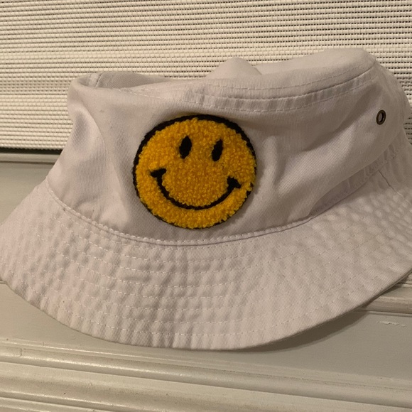 ✨Smiley Face Patch Bucket Hat - Picture 1 of 3